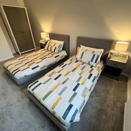 Very Comfy 3 Bed Town House Ashton-under-Lyne Exterior photo