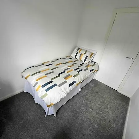 Very Comfy 3 Bed Town House Ashton-under-Lyne Exterior photo