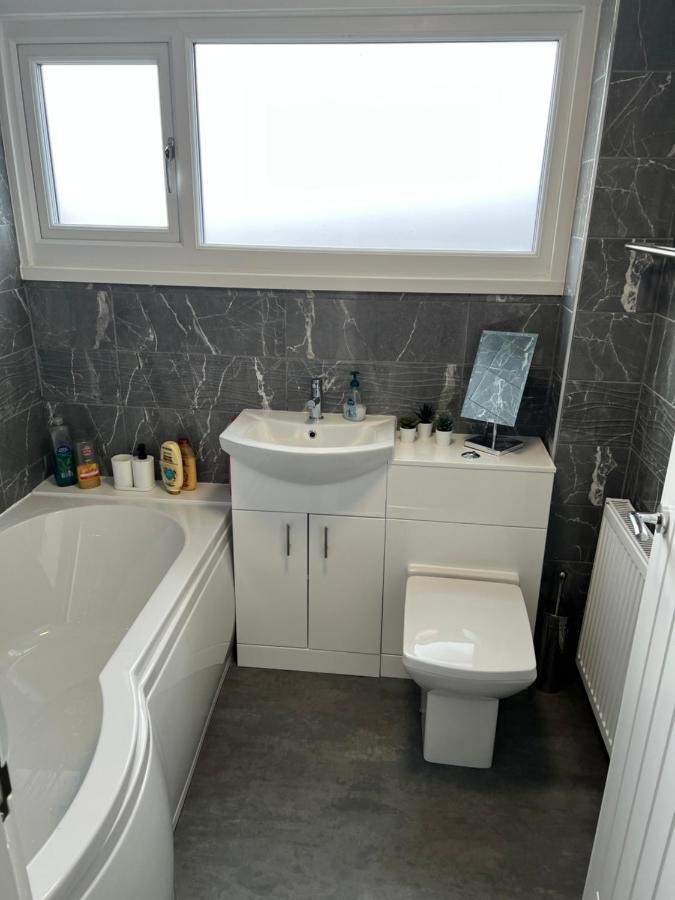 Very Comfy 3 Bed Town House Ashton-under-Lyne