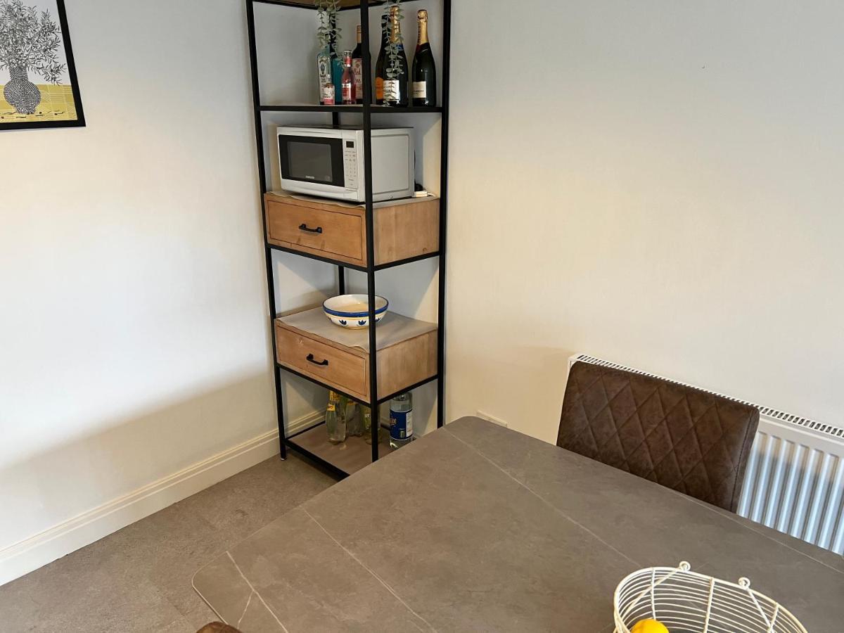 Very Comfy 3 Bed Town House Ashton-under-Lyne